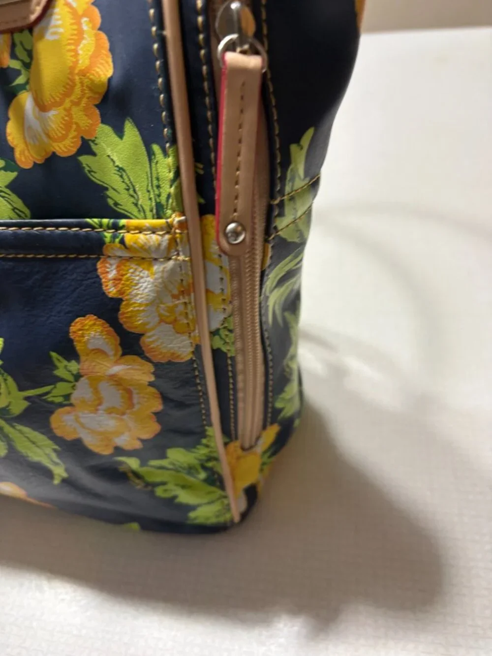 NWOT Gorgeous Tignanello Leather Tote in Foral Print with many pockets